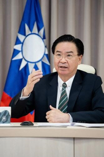 호주 ABC 방송과 인터뷰하는 우자오셰 대만 외교부장(장관)[대만 외교부 캡처]